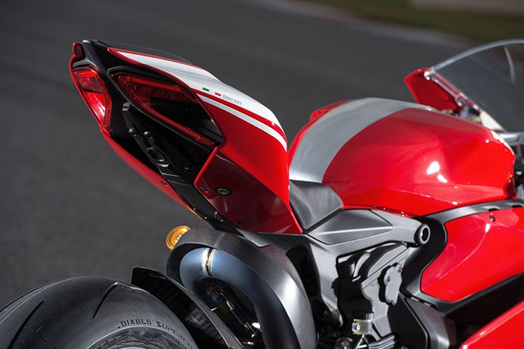 Ducati trinh lang Panigale R 2015 